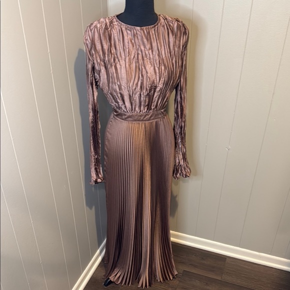 L’IDÉE Women’s 4 Maxi Ruched Long Sleeve  Pleated Gown - Picture 1 of 5